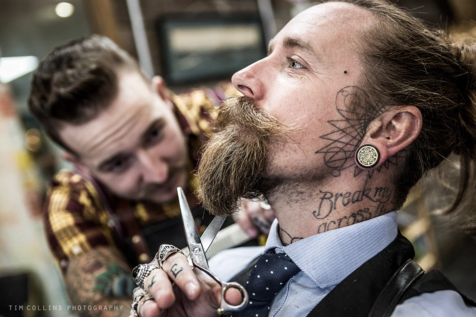 Benji's Barberia Interieur — Spiegel