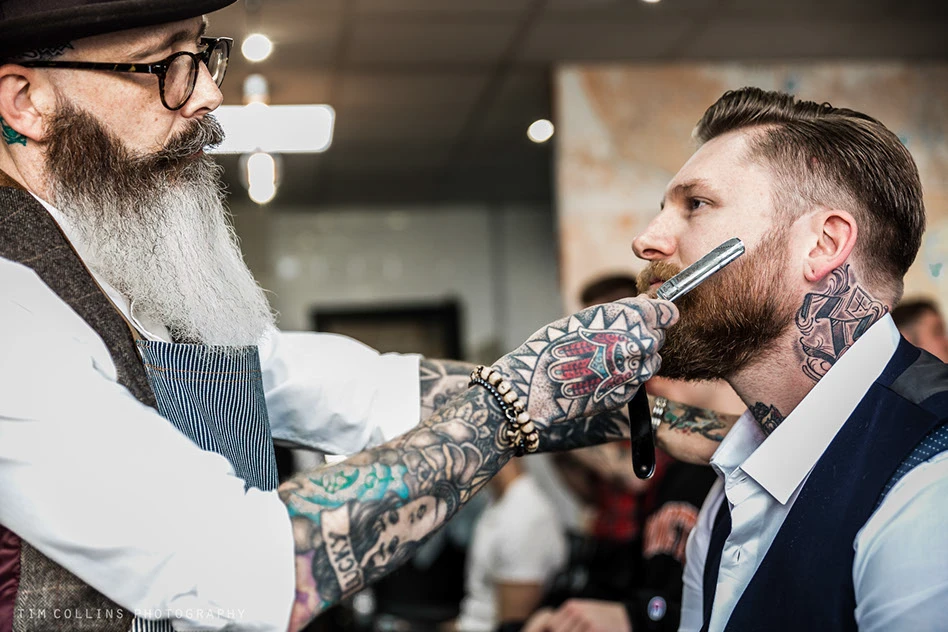Benji's Barberia Interieur — Decke
